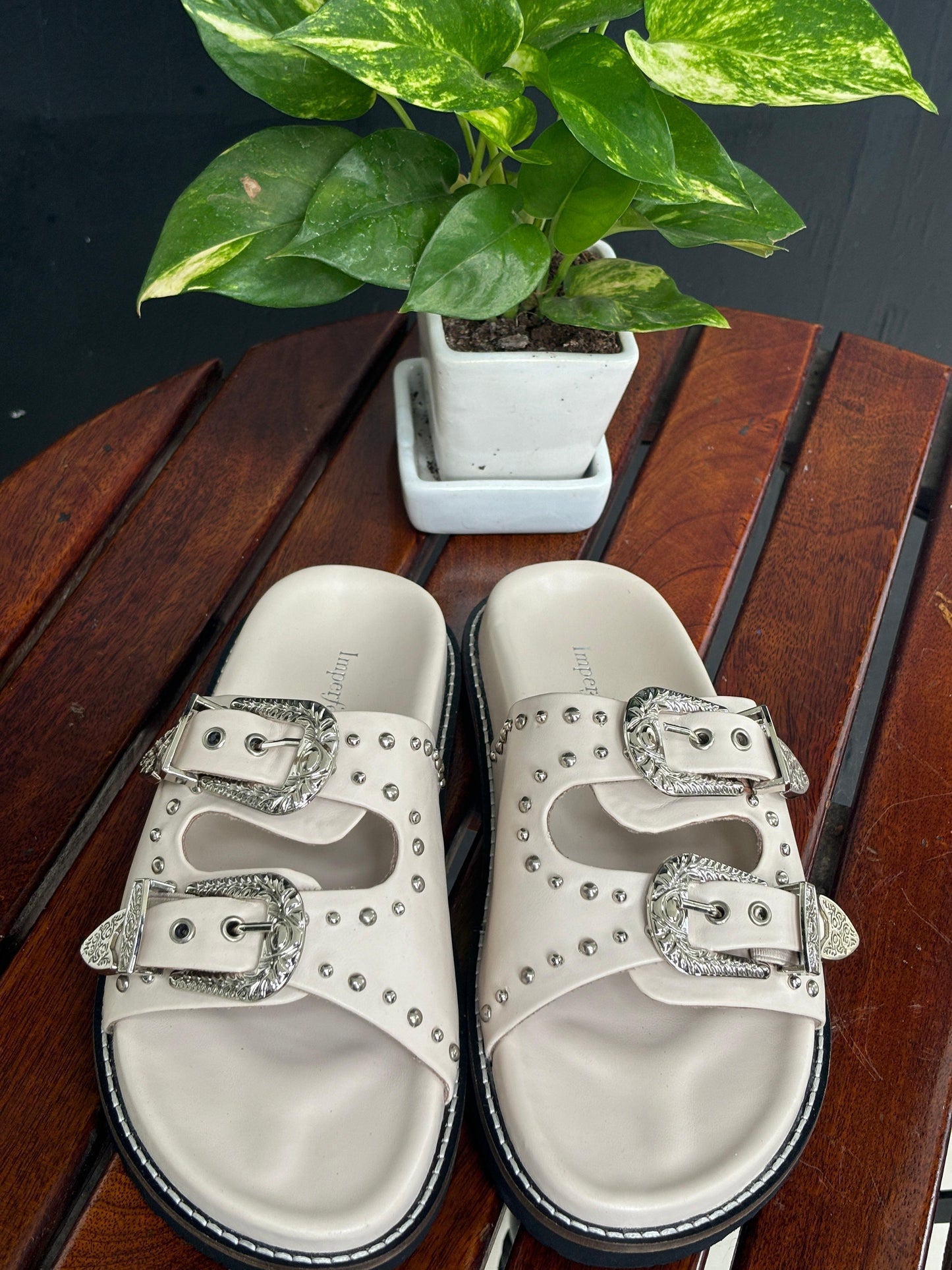 Famous Taylor Swift Slider Sandals