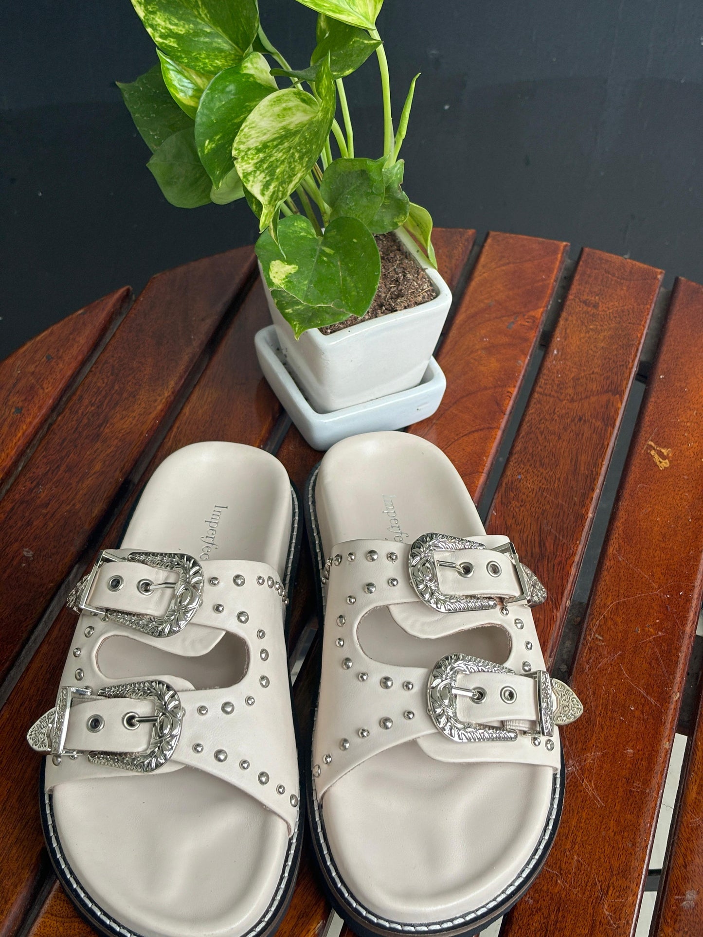 Famous Taylor Swift Slider Sandals