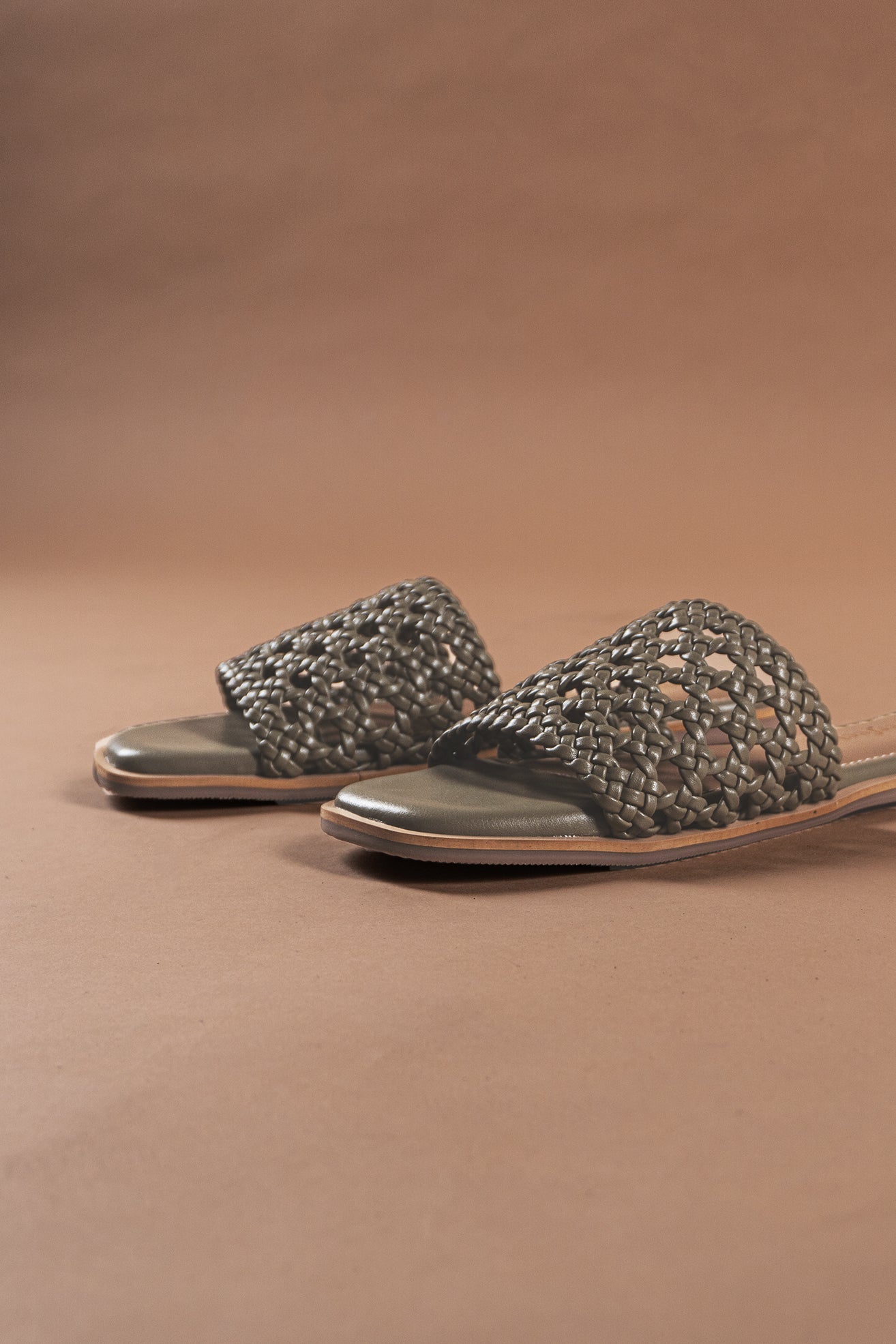 Olive Woven Sandals-Imperfecto USA